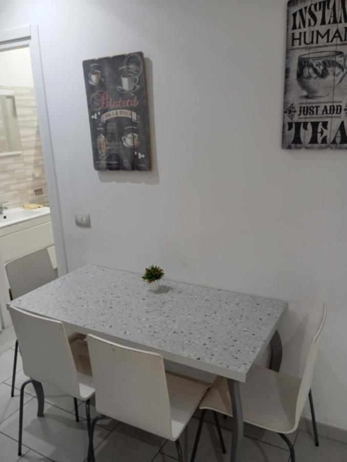 Ferienwohnung Apartament Famagosta Milano Exterior foto
